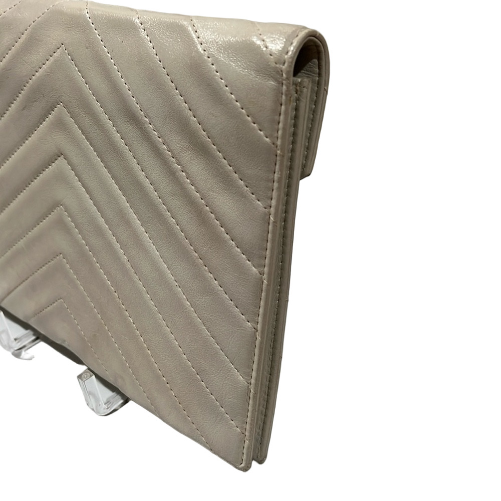 Yves Saint Laurent  YSL White Quilted Clutch EUC - Picture 7 of 15